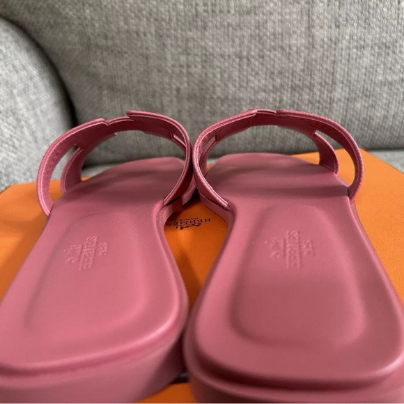 NEW HERMÈS Rose de Venise Epsom Calfskin Oran Sandals - Picture 10 of 13